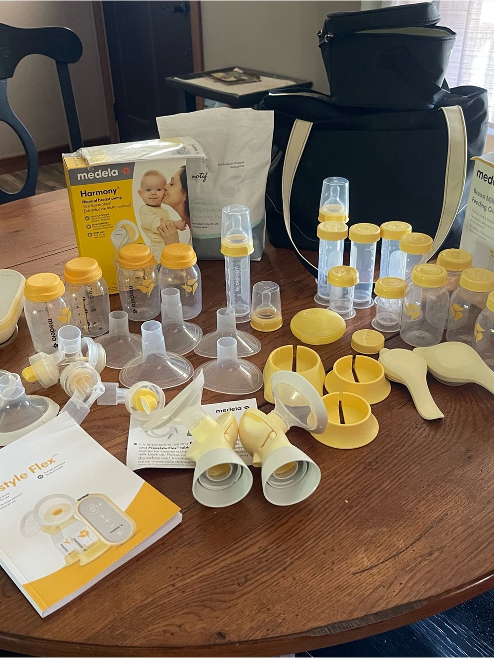 Medela Freestyle Flex pump and BUNDLE